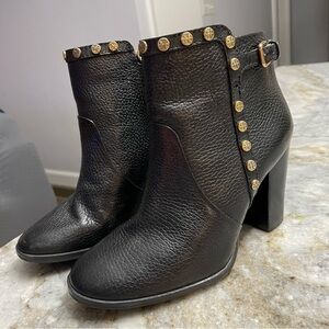 TORY BURCH Mae Black Pebbled Leather Logo-Studded Ankle Boot Bootie Size 5.5M